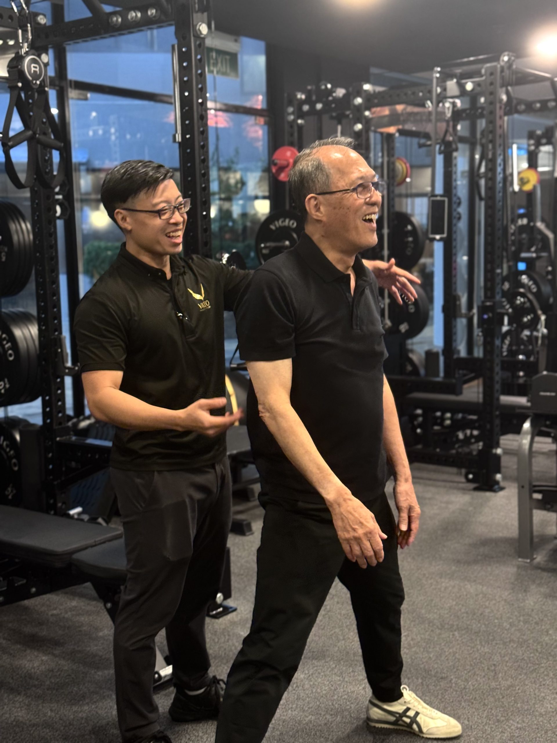 vigeo personal trainer working with an elderly man